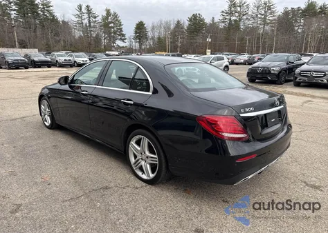 2017 Mercedes-Benz E 300 4Matic из США, поврежденный, VIN WDDZF4KBXHA016455